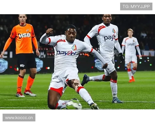 阿贾克斯关键比赛表现波动，对赛季走势形成制约