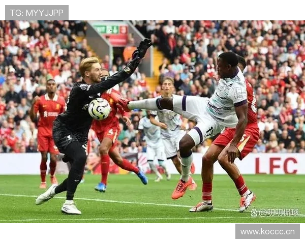 利物浦崩盘危机？战术失误暴露防守漏洞，豪华阵容却难保争冠地位！