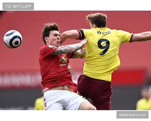 阿尔瓦雷斯与拉什福德多位置属性对比：战术兼容性差异在哪？