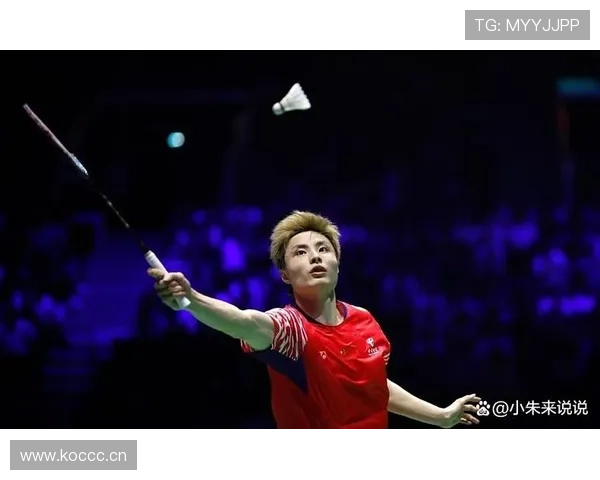 石宇奇训练完直接拎包去秀场，这反差谁懂啊