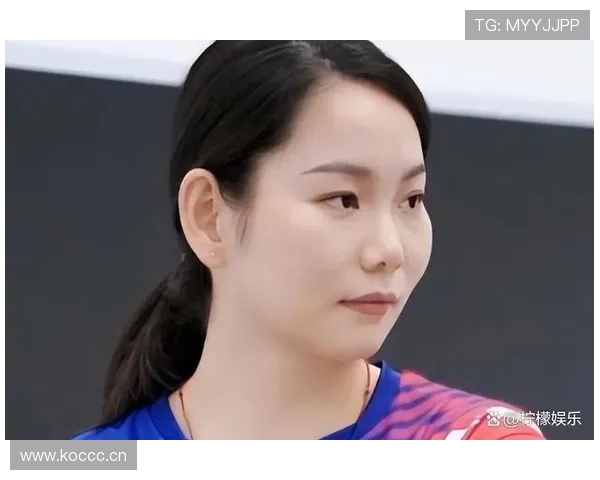 何卓佳家里装修得比五星酒店还豪，打球时候跟路人一个样倒是挺反差的嘛